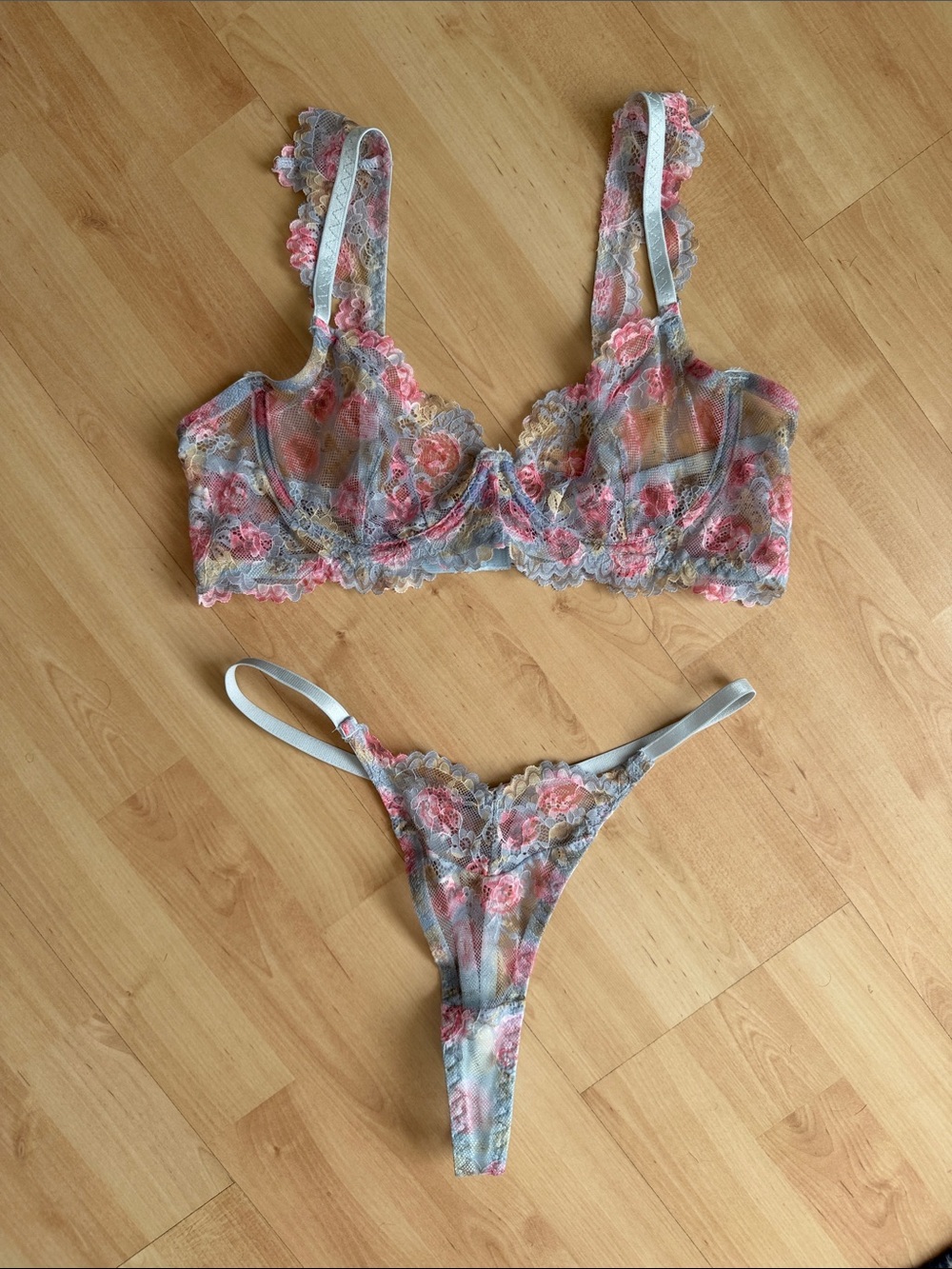 Floral Lace Underwire Bra & Thong Set in Blue and Pink
